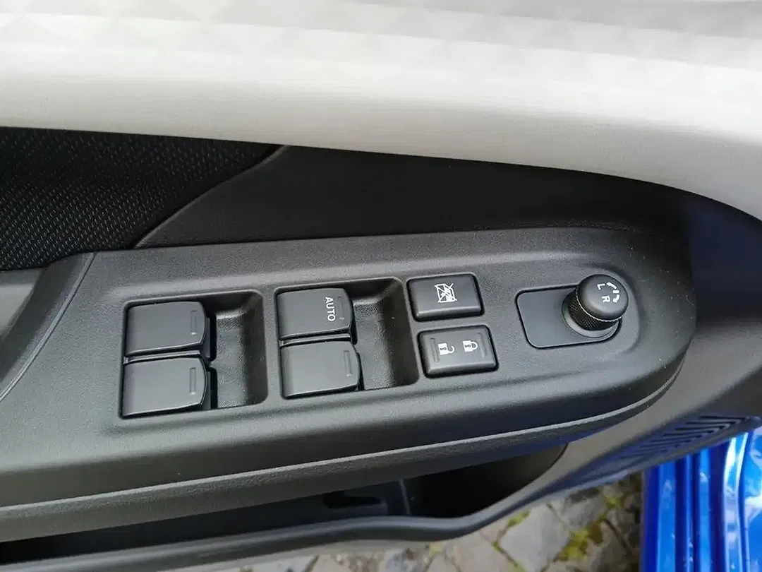 Suzuki Swift - Thumbnail 14