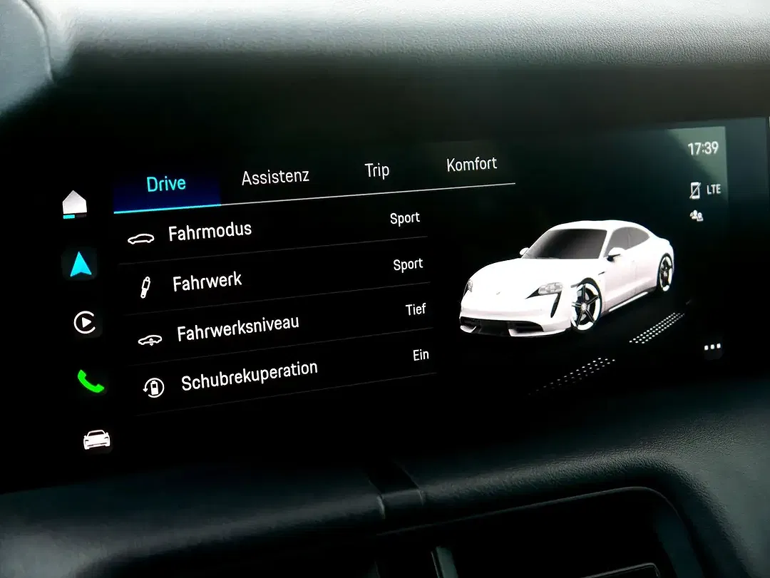 Porsche Taycan - Thumbnail 16