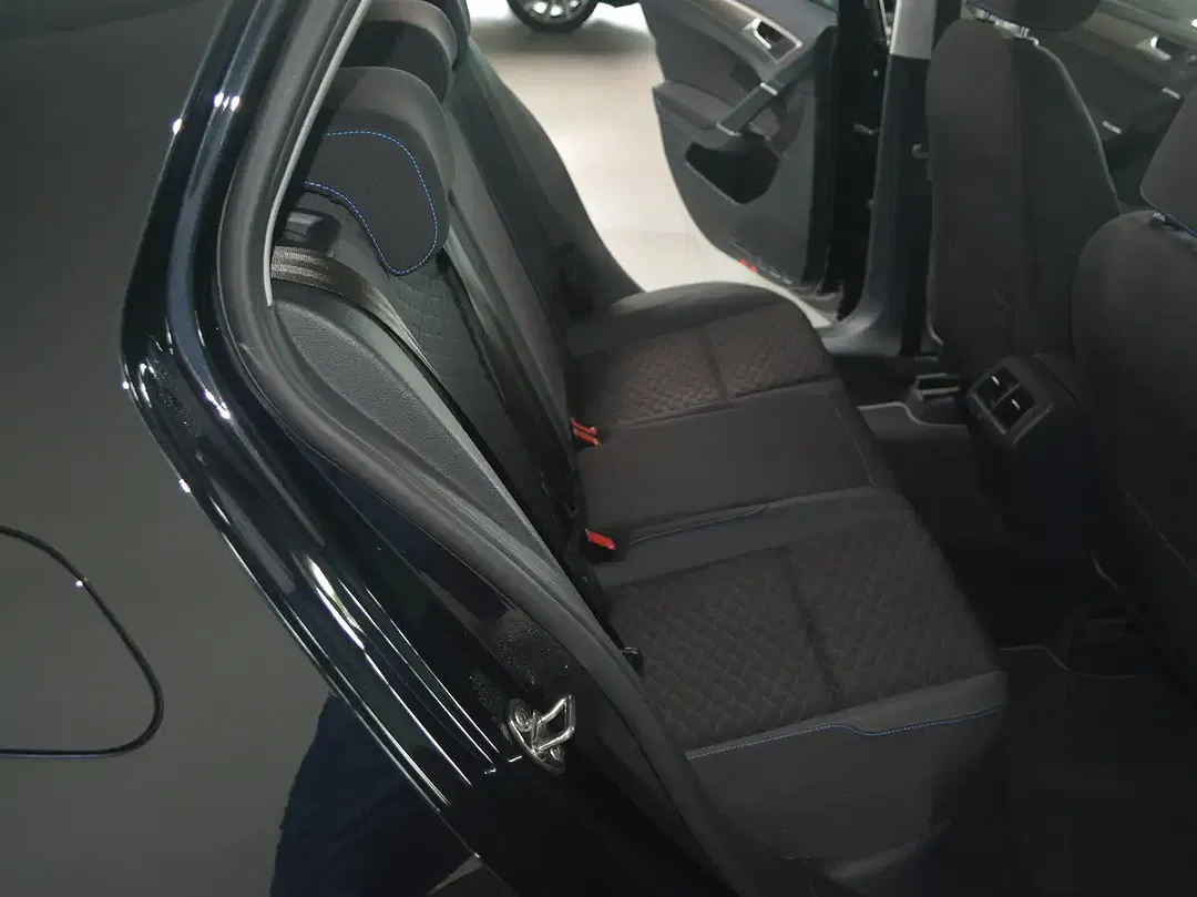 Volkswagen Golf - Thumbnail 15