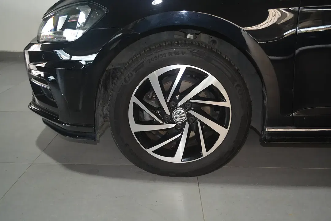 Volkswagen Golf - Thumbnail 6