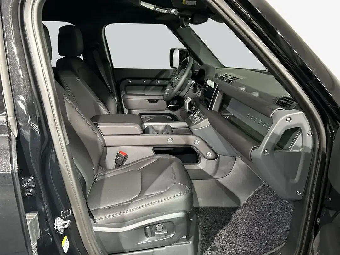 Land Rover Defender - Thumbnail 3