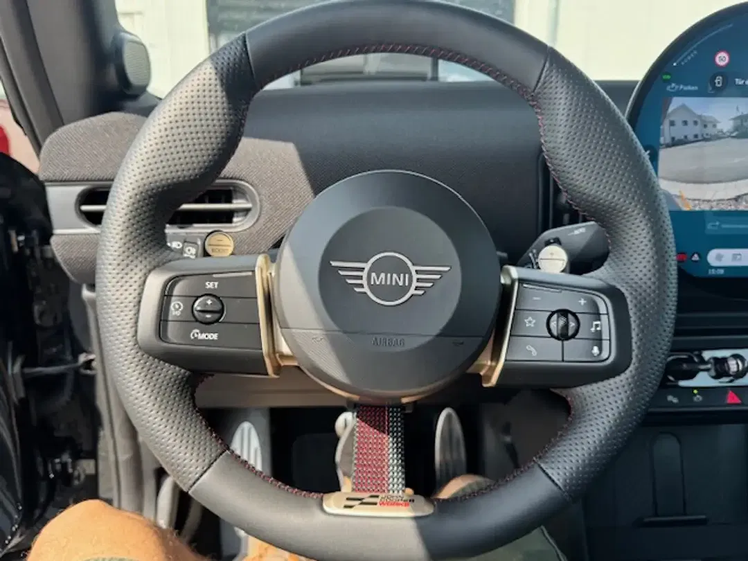 MINI John Cooper Works Cabrio - Thumbnail 12