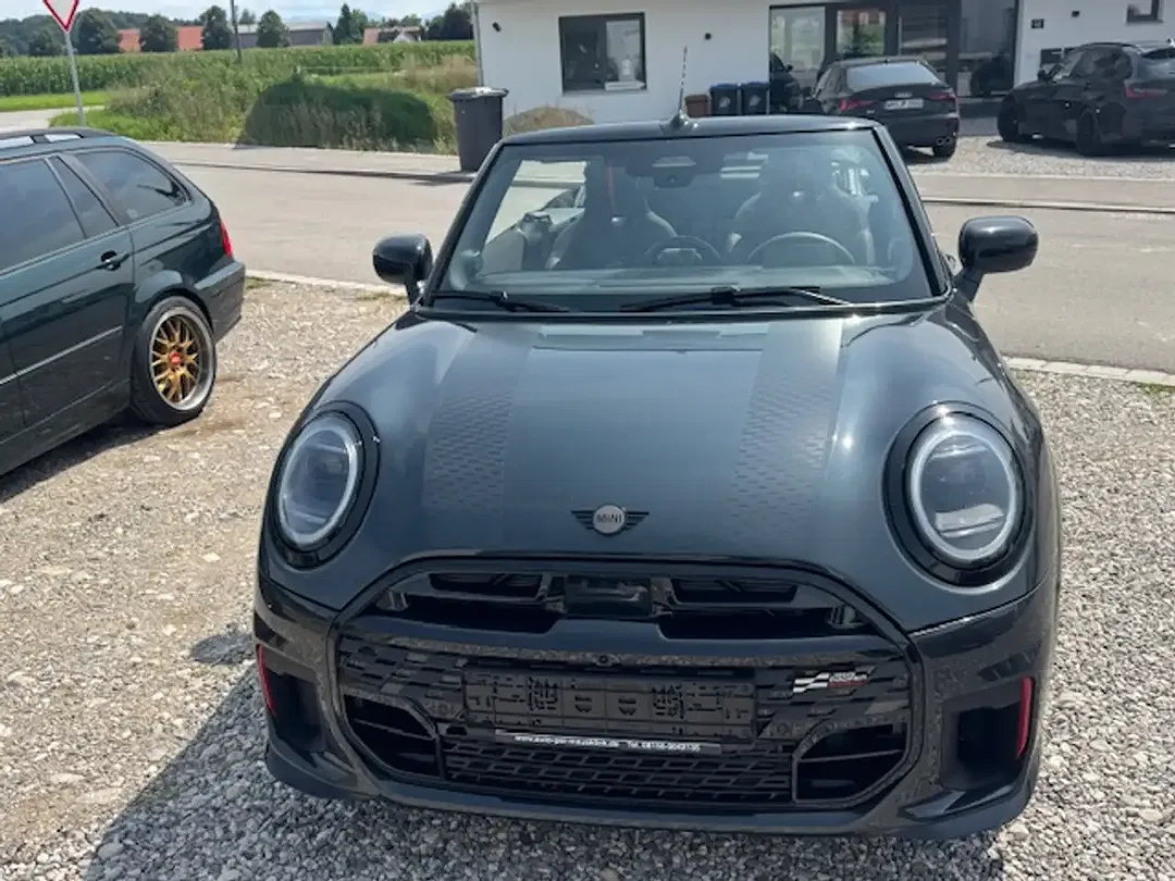 MINI John Cooper Works Cabrio - Thumbnail 2