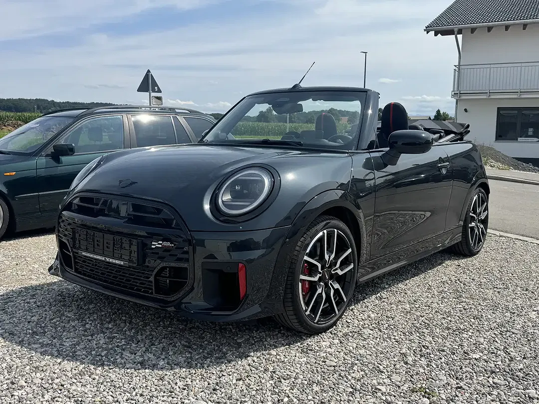 MINI John Cooper Works Cabrio - Thumbnail 3