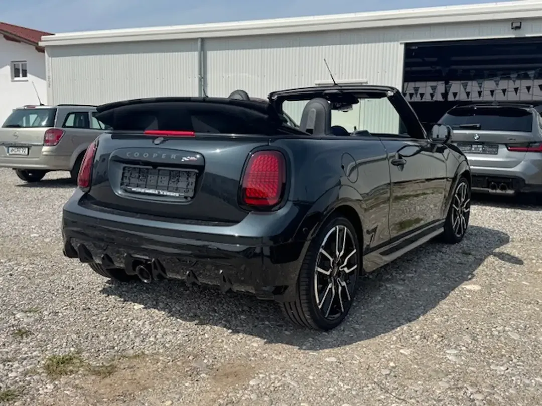 MINI John Cooper Works Cabrio - Thumbnail 4
