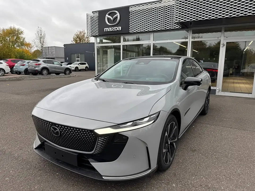 Mazda 6e - Thumbnail 1