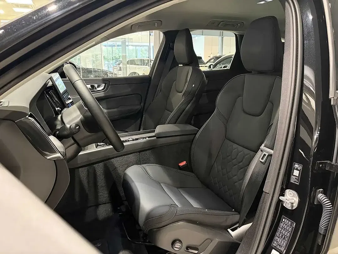 Volvo XC60 - Thumbnail 5