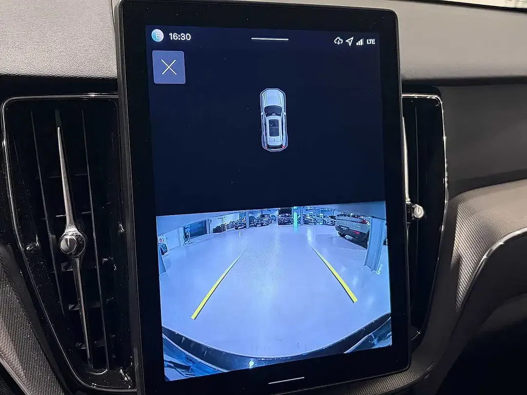 Volvo XC60 - Thumbnail 9