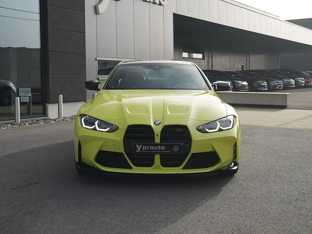 BMW M4 - Thumbnail 3