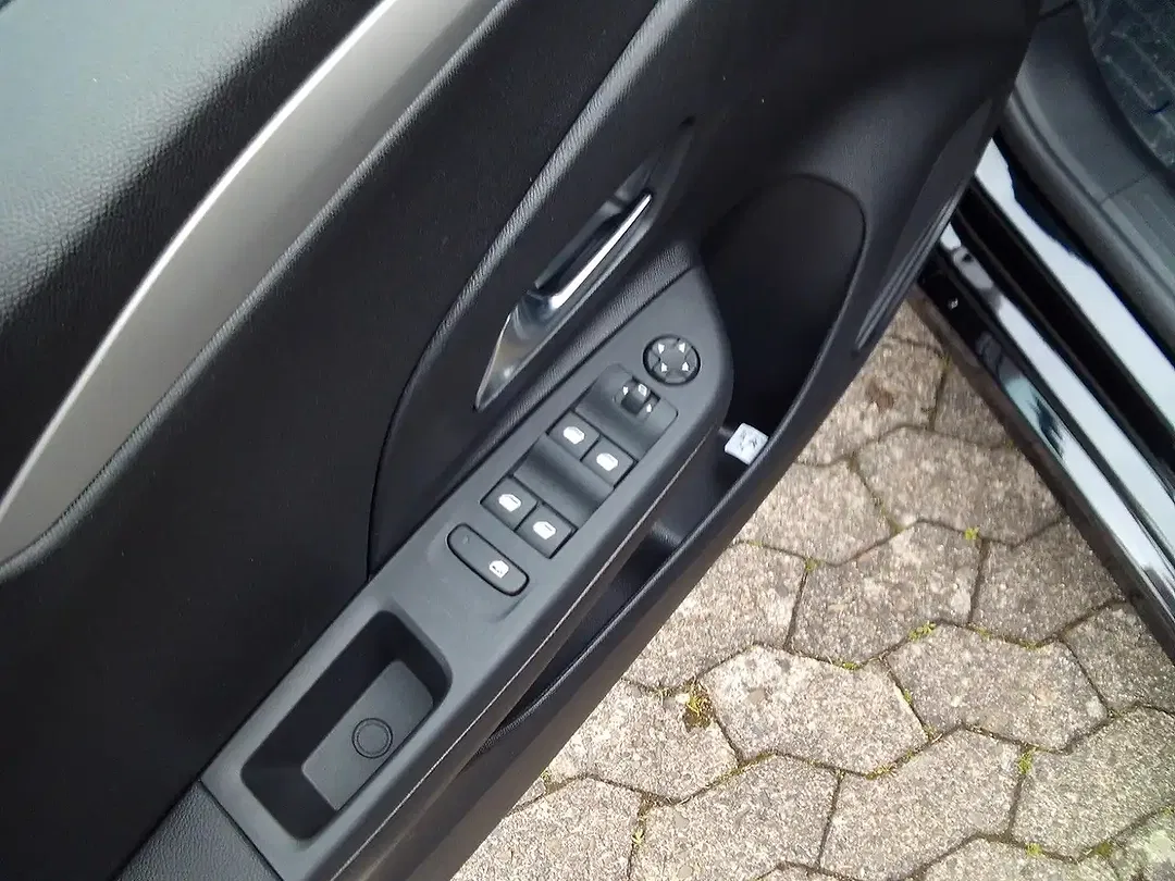 Opel Corsa - Thumbnail 11