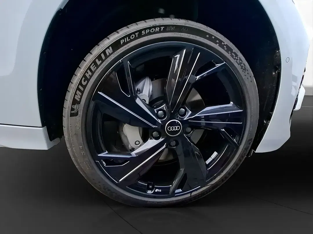 Audi A6 e-tron - Thumbnail 12