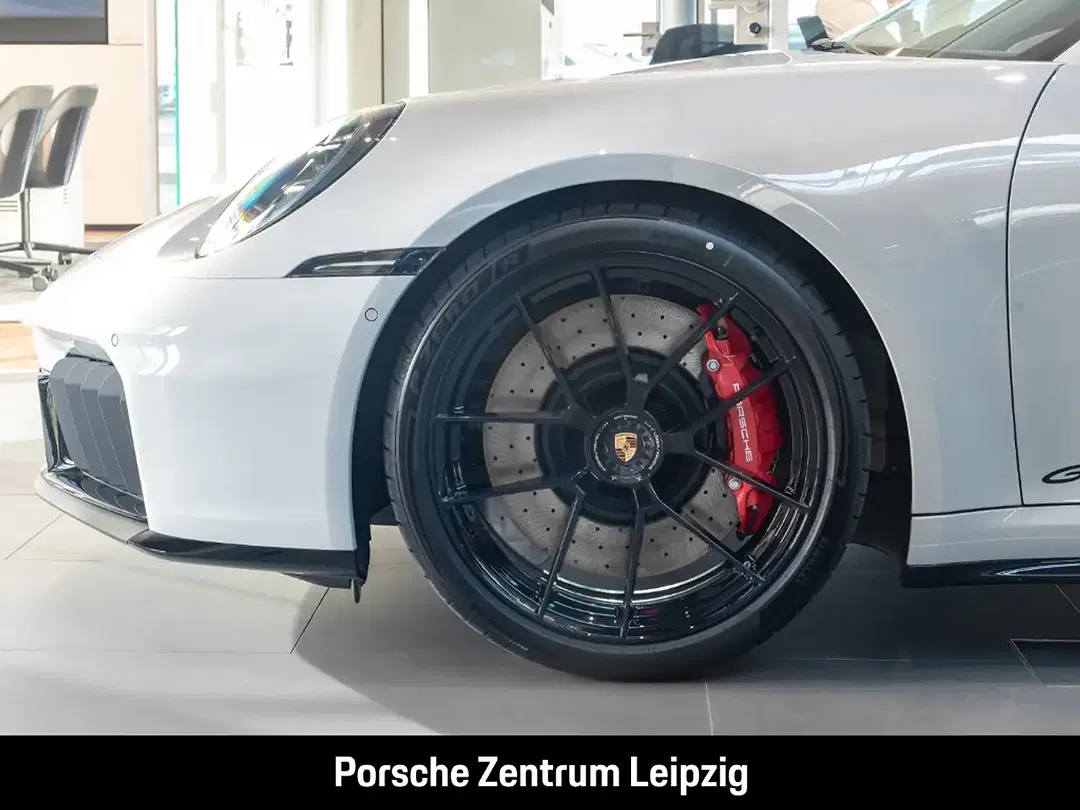 Porsche 992 - Thumbnail 11