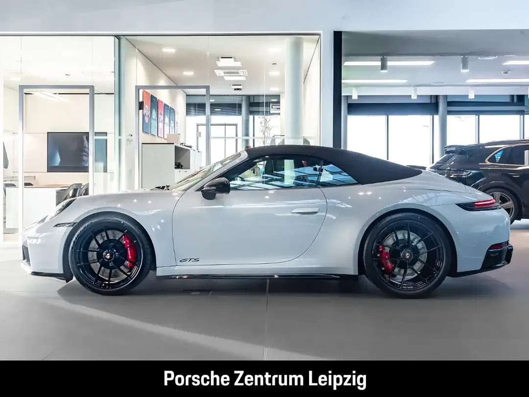 Porsche 992 - Thumbnail 2