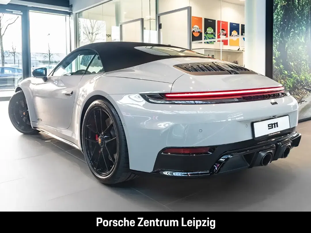 Porsche 992 - Thumbnail 3