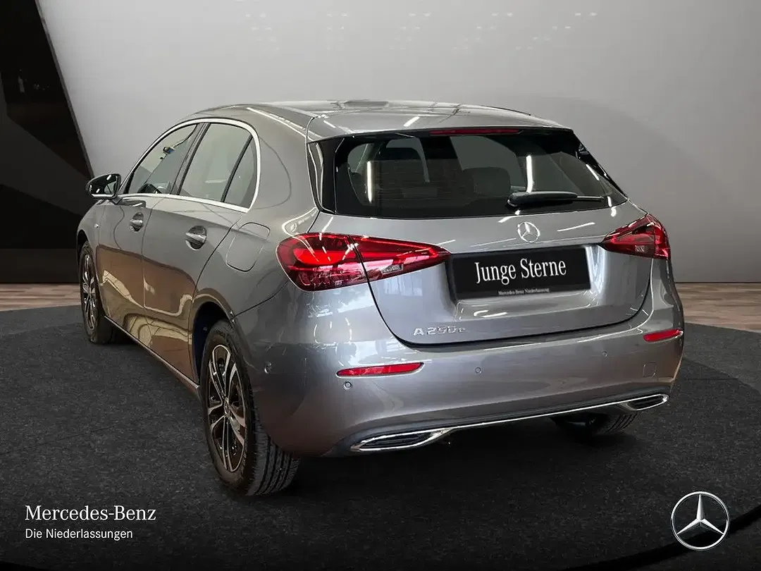 Mercedes-Benz A 250 - Thumbnail 9