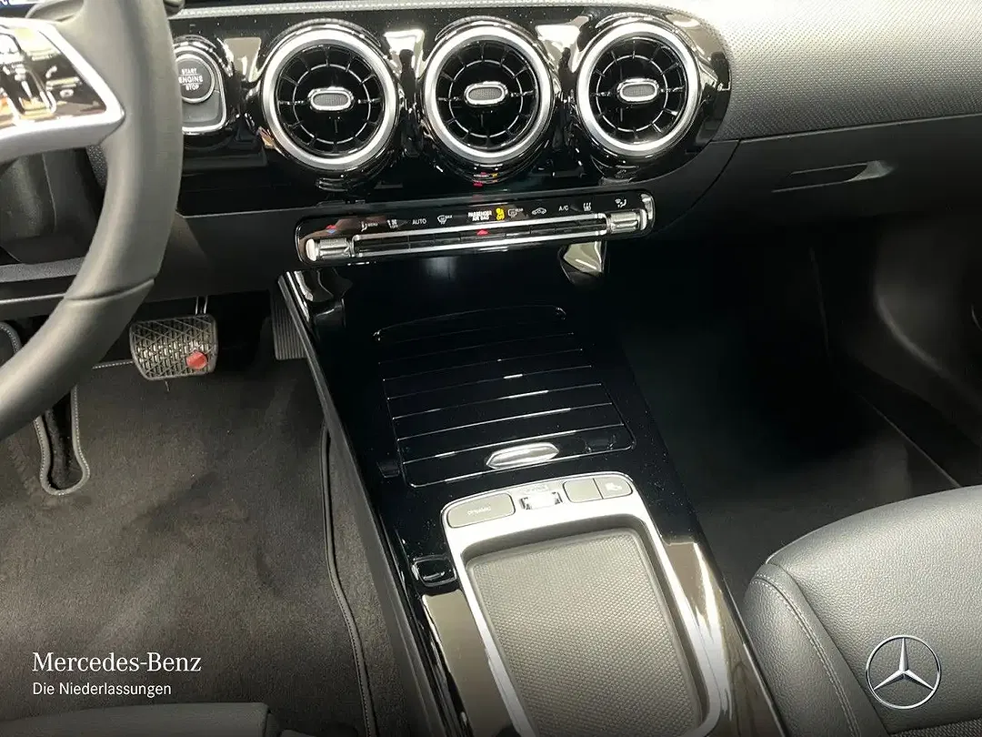 Mercedes-Benz A 250 - Thumbnail 14