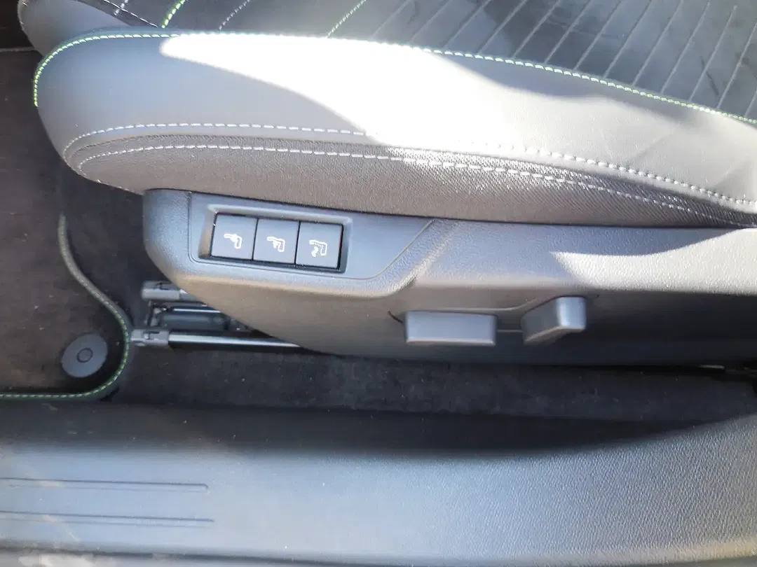 Peugeot 208 - Thumbnail 13