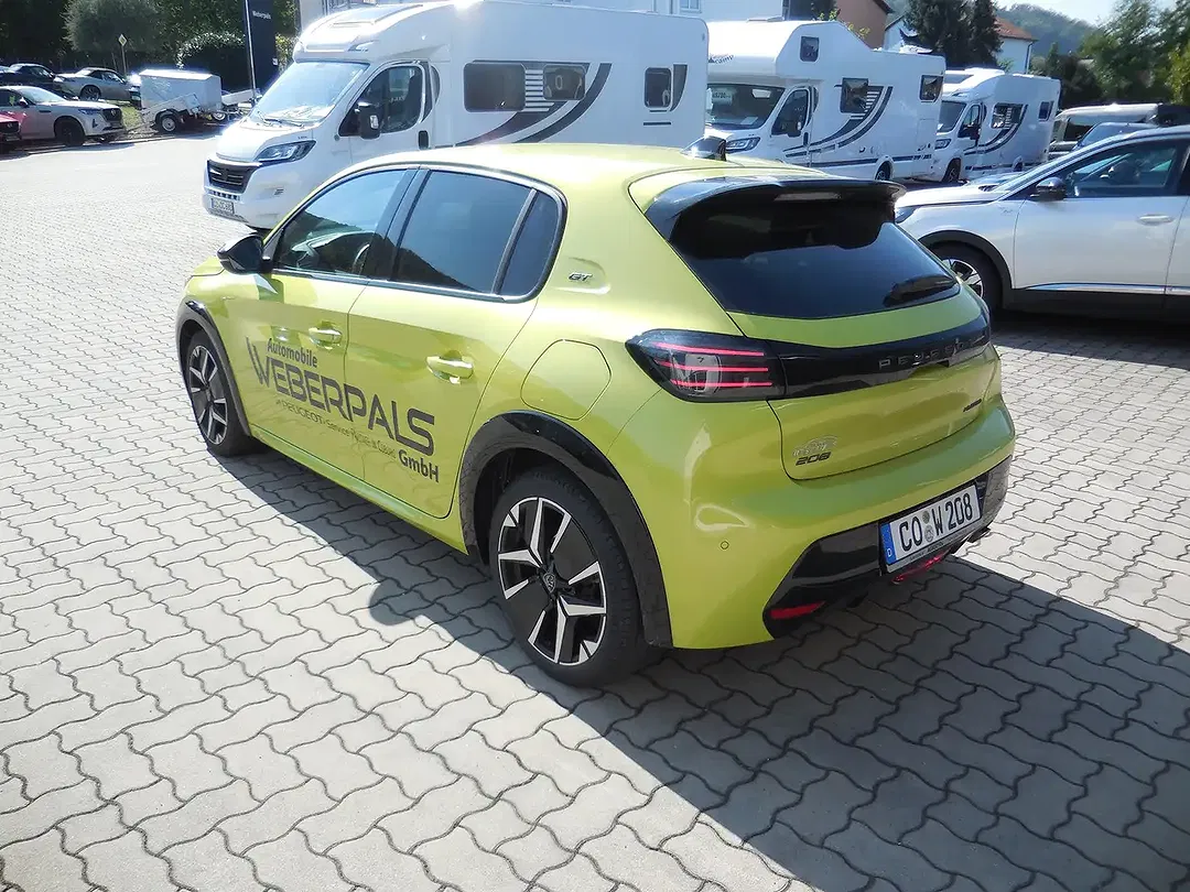 Peugeot 208 - Thumbnail 3