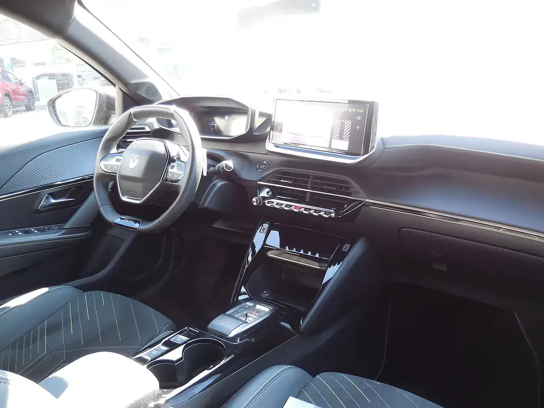 Peugeot 208 - Thumbnail 9