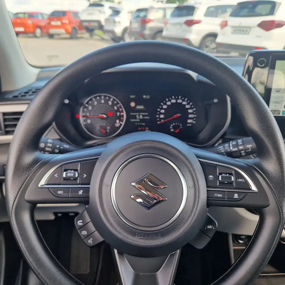 Suzuki Swift - Thumbnail 14