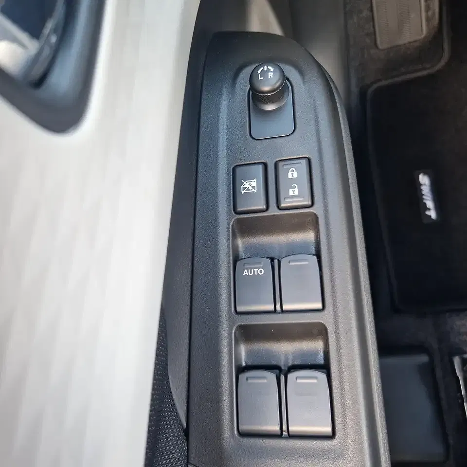 Suzuki Swift - Thumbnail 15