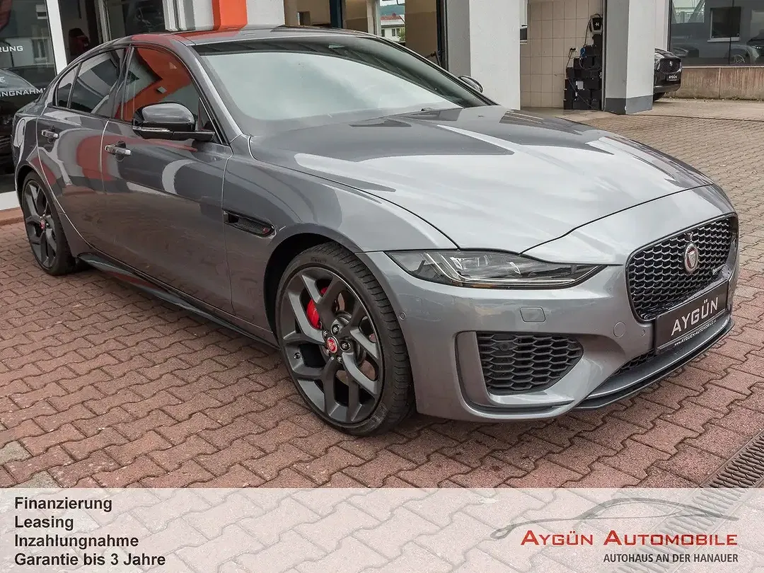 Jaguar XE - Thumbnail 10