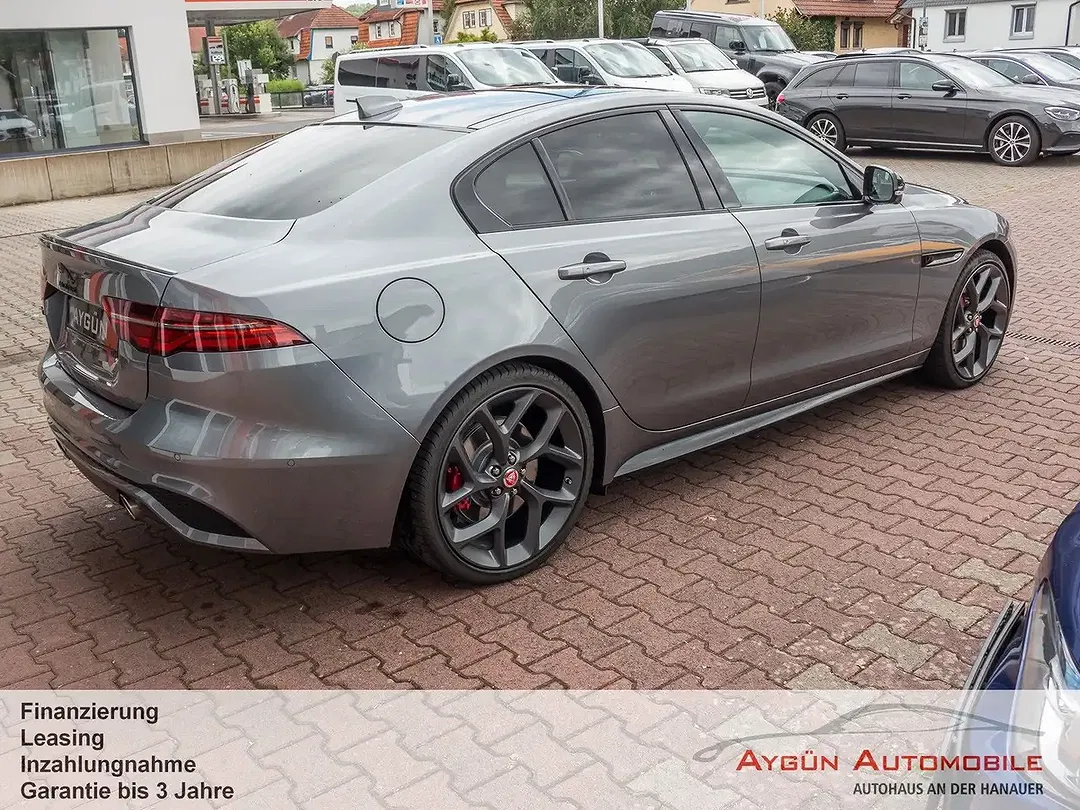 Jaguar XE - Thumbnail 11