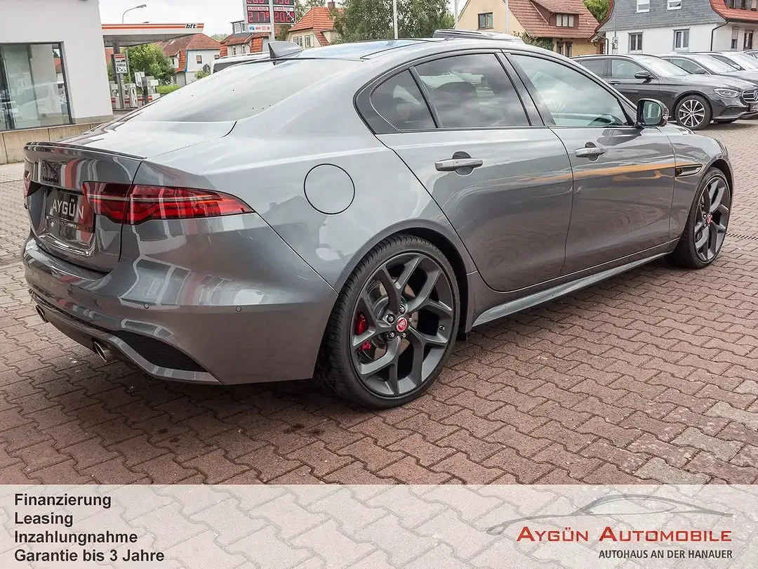 Jaguar XE - Thumbnail 12