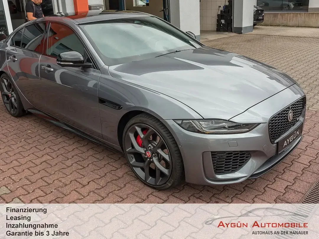 Jaguar XE - Thumbnail 13