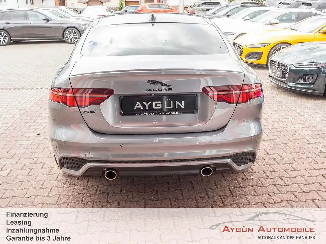 Jaguar XE - Thumbnail 14