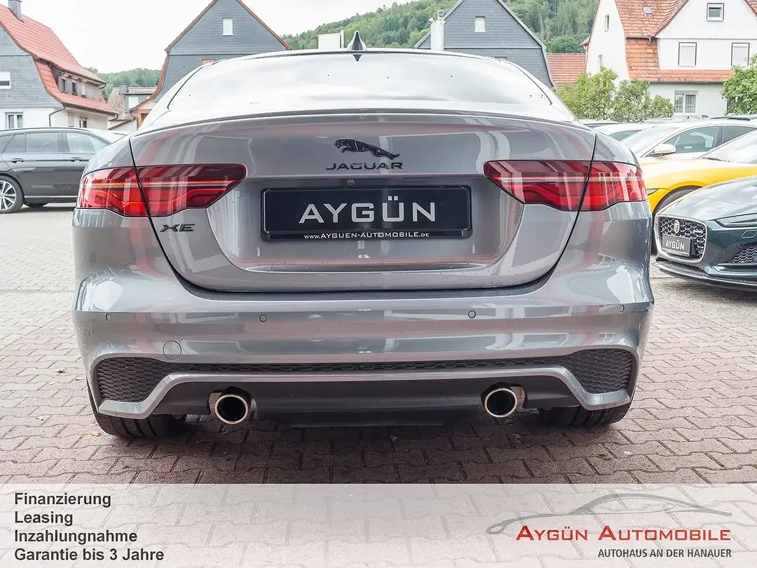 Jaguar XE - Thumbnail 15