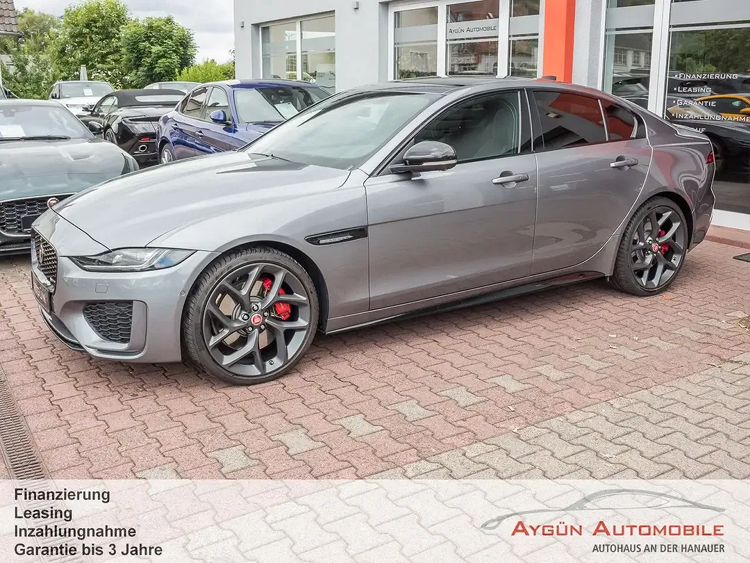 Jaguar XE - Thumbnail 3