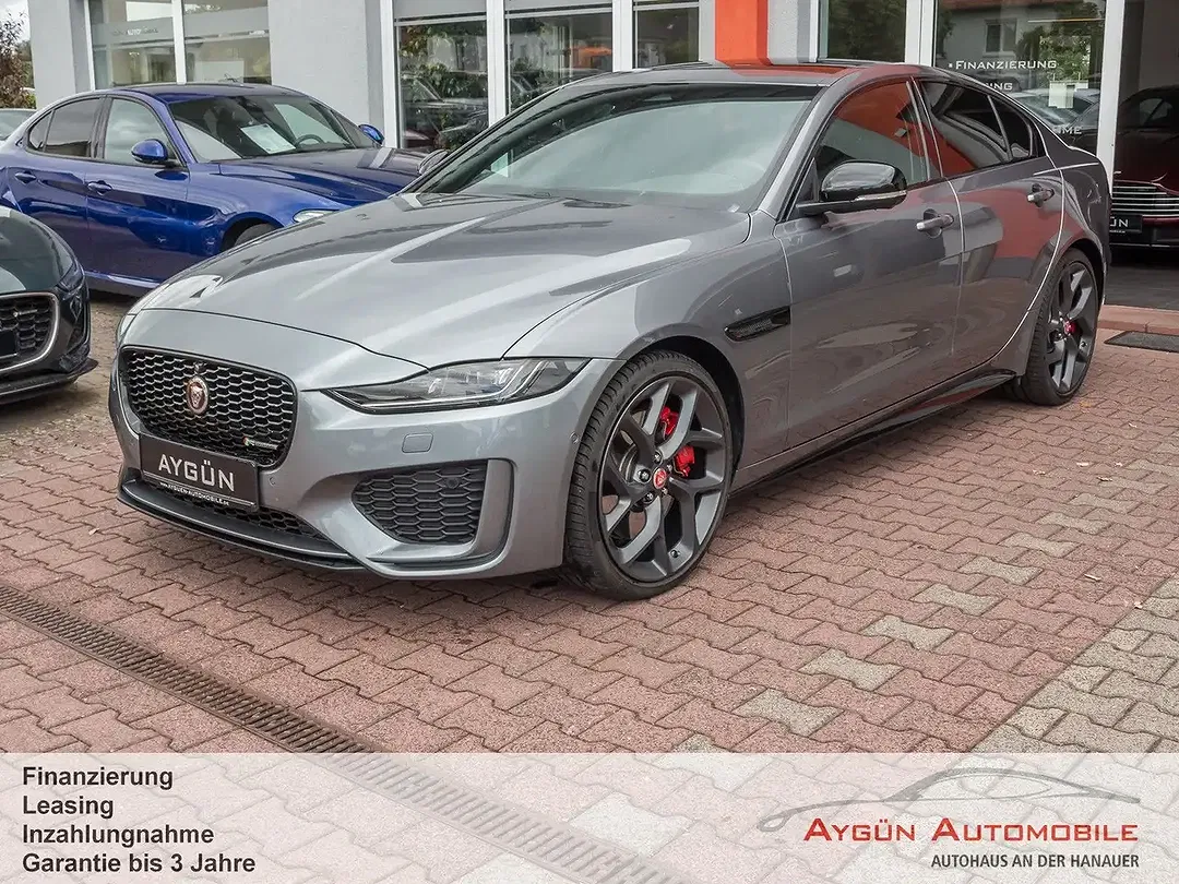 Jaguar XE - Thumbnail 4