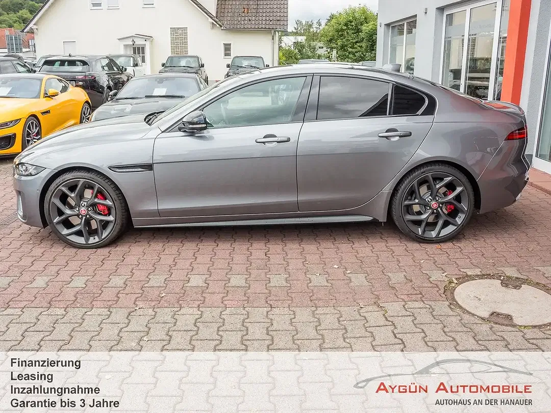 Jaguar XE - Thumbnail 5