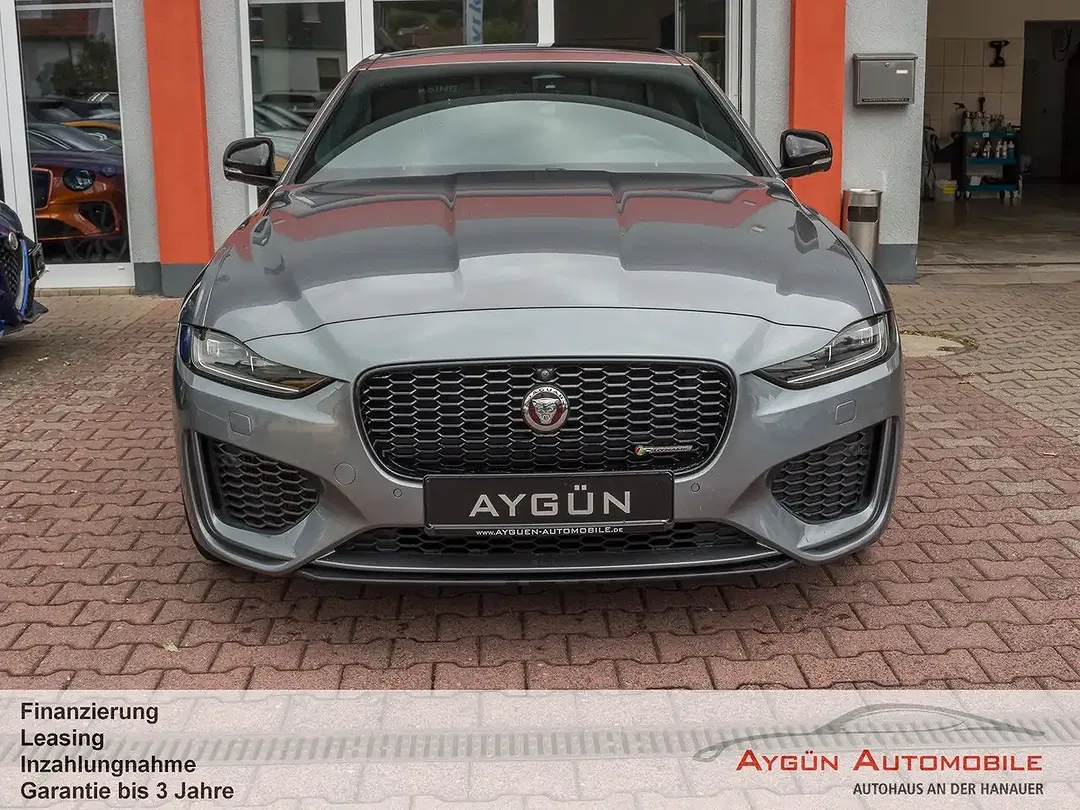 Jaguar XE - Thumbnail 6