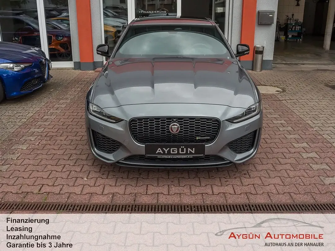 Jaguar XE - Thumbnail 7
