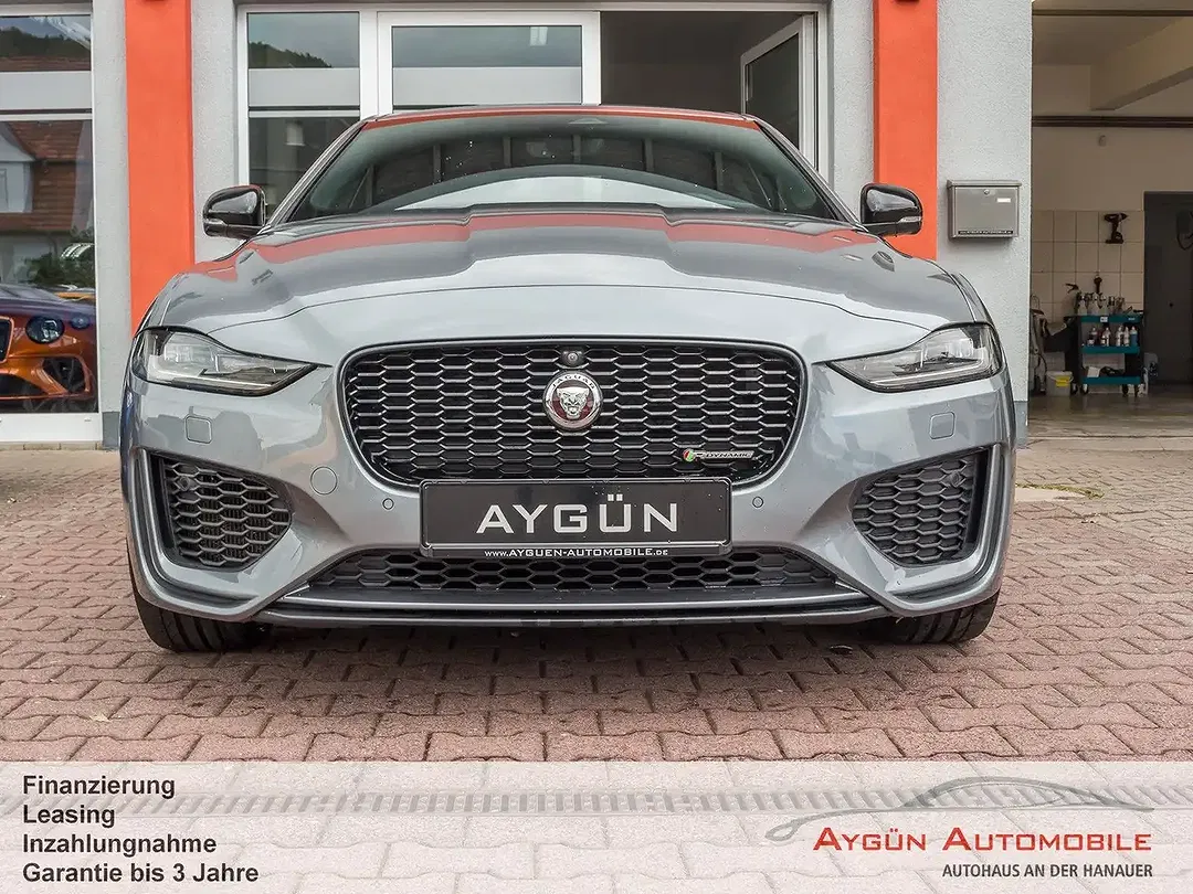 Jaguar XE - Thumbnail 8