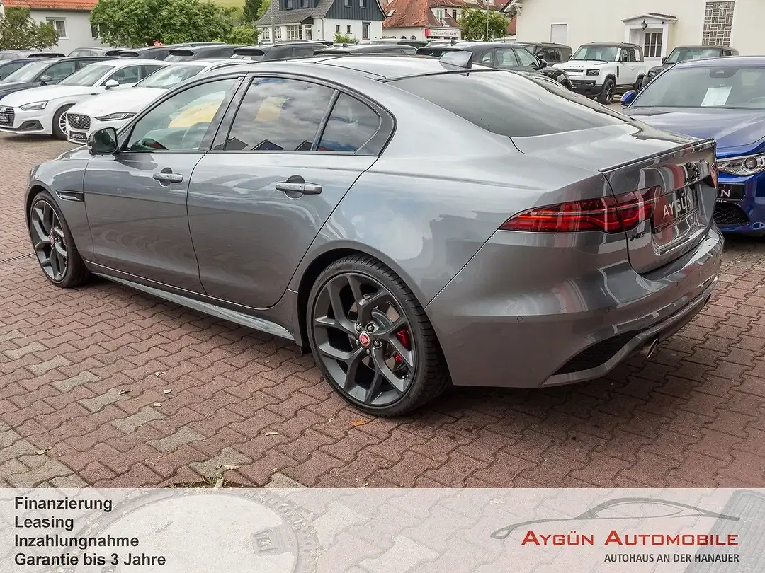 Jaguar XE - Thumbnail 9