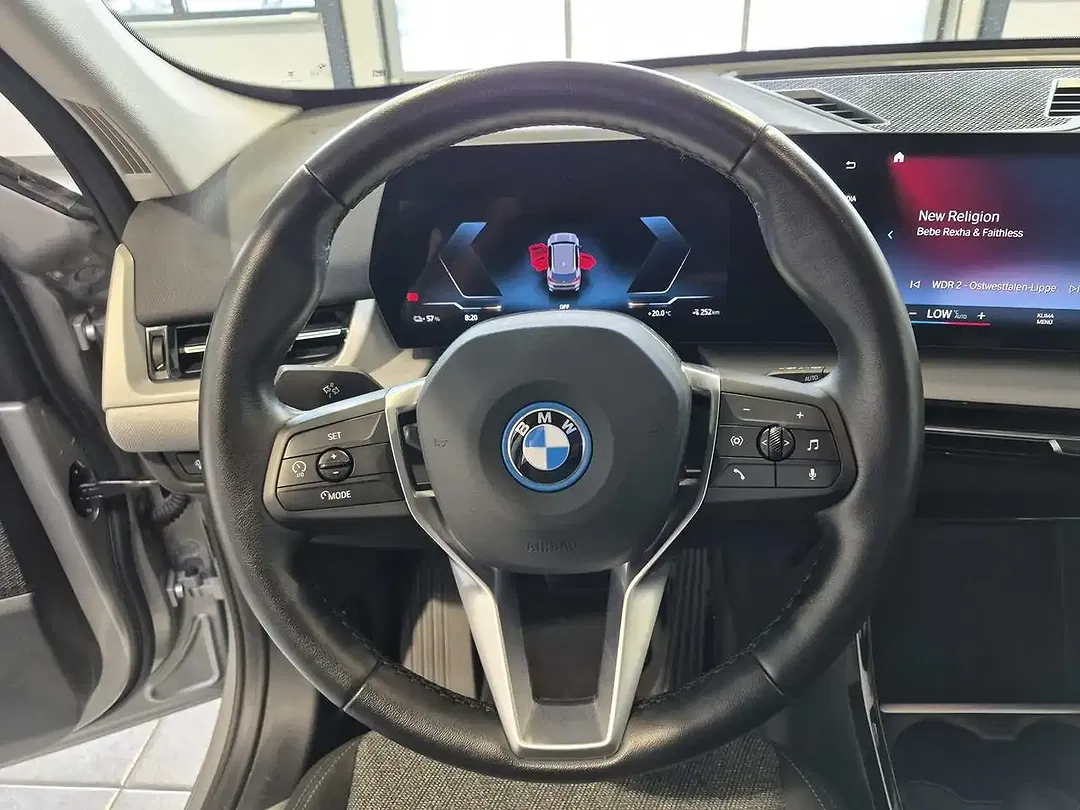 BMW iX1 - Thumbnail 10