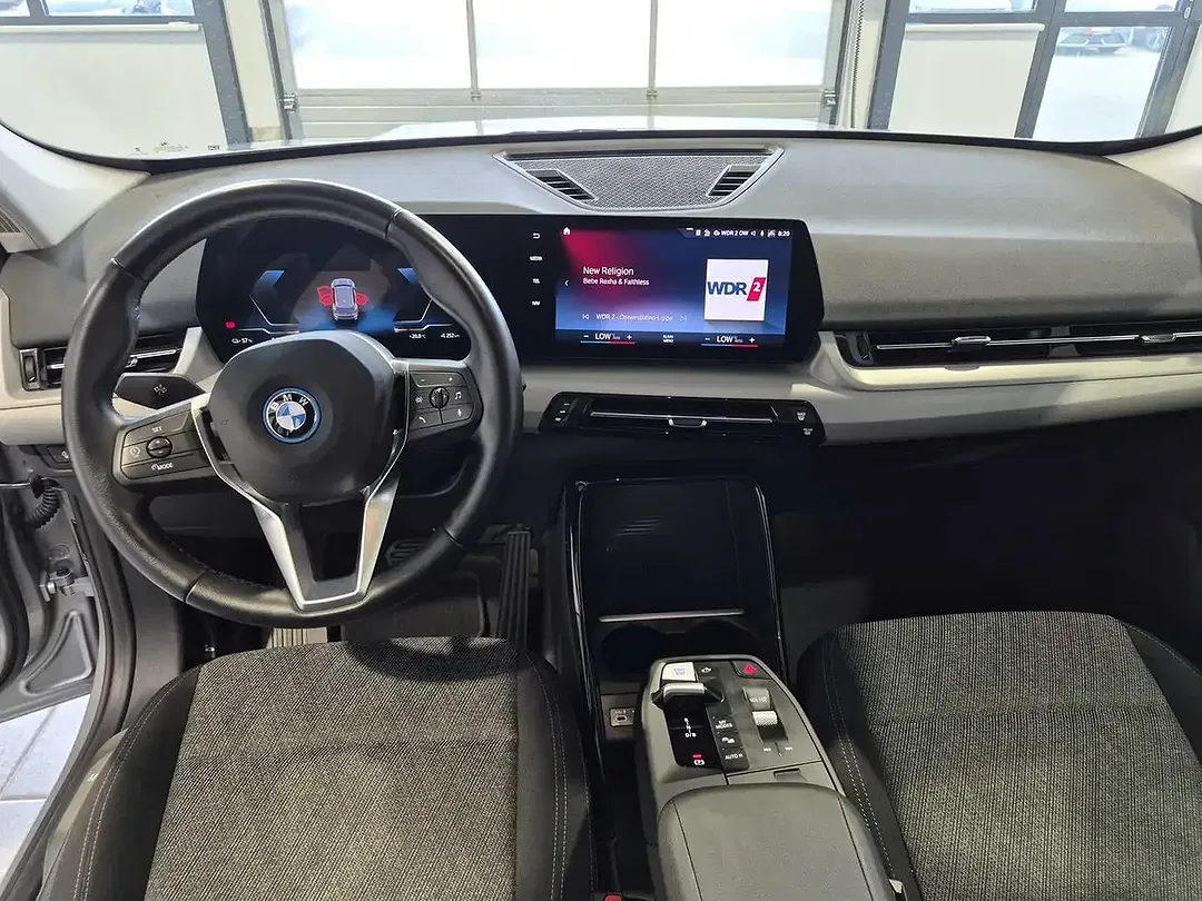 BMW iX1 - Thumbnail 9