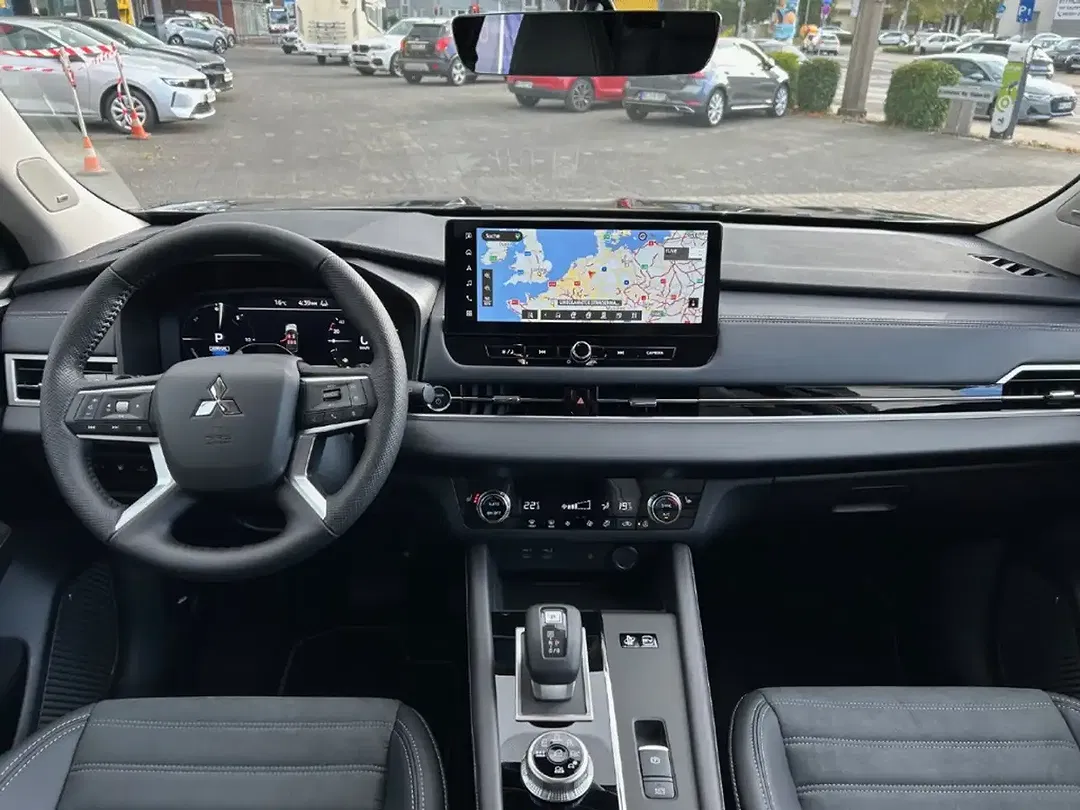 Mitsubishi Outlander - Thumbnail 6