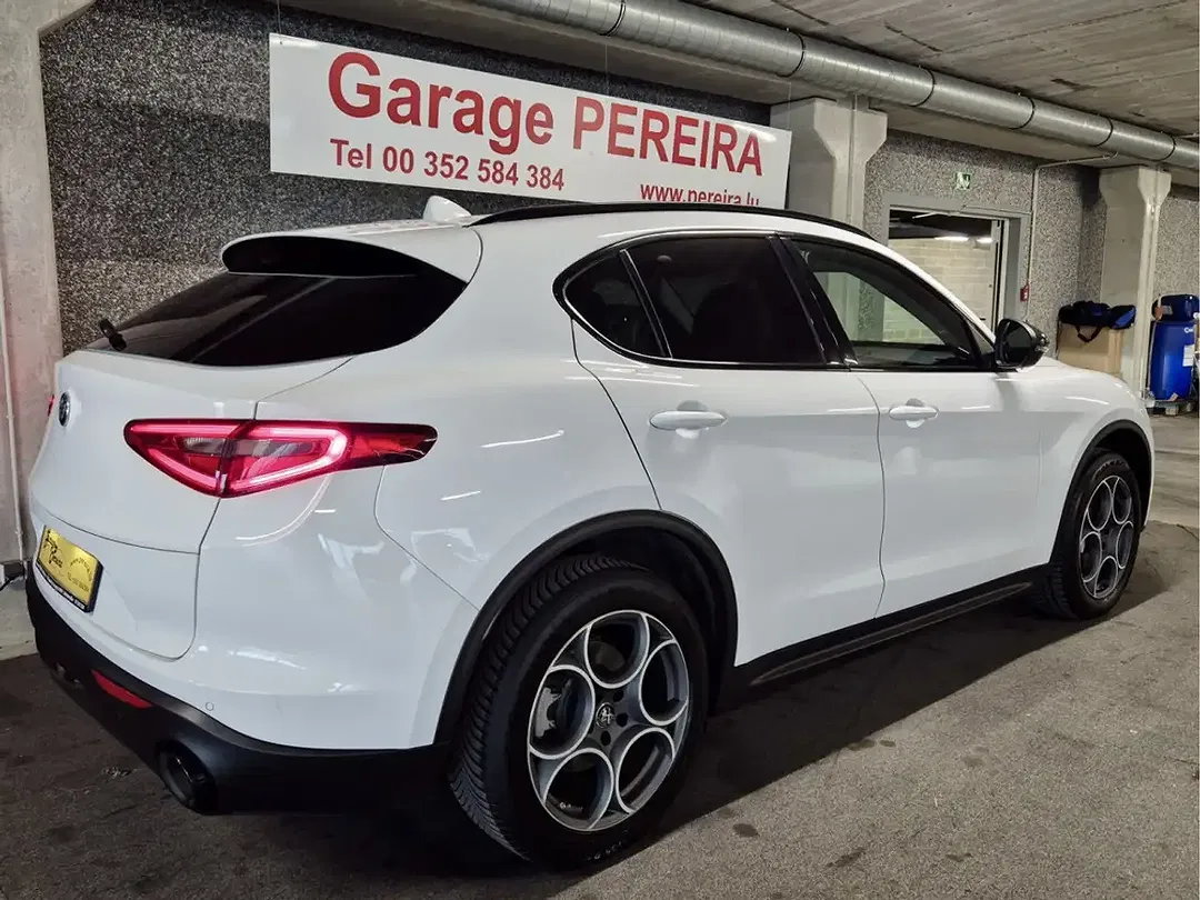Alfa Romeo Stelvio - Thumbnail 2