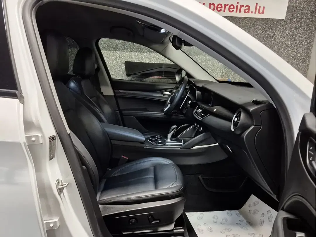 Alfa Romeo Stelvio - Thumbnail 4
