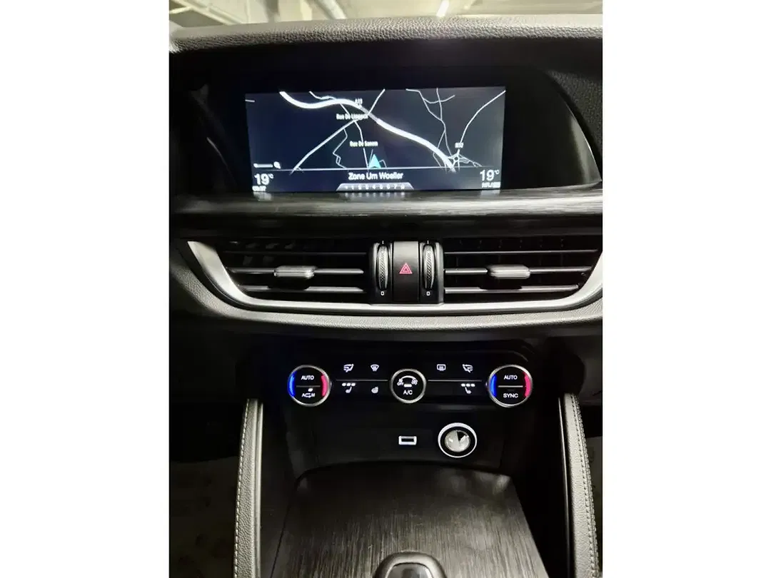 Alfa Romeo Stelvio - Thumbnail 8