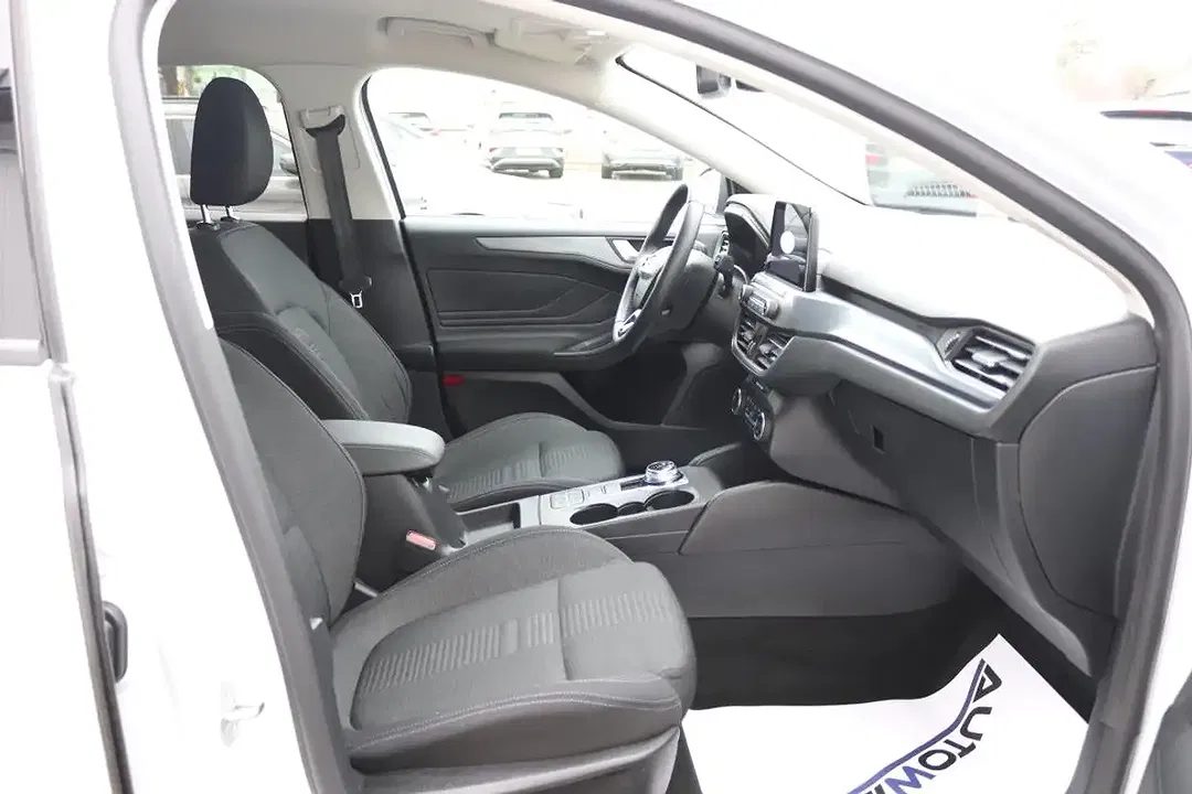 Ford Focus - Thumbnail 10