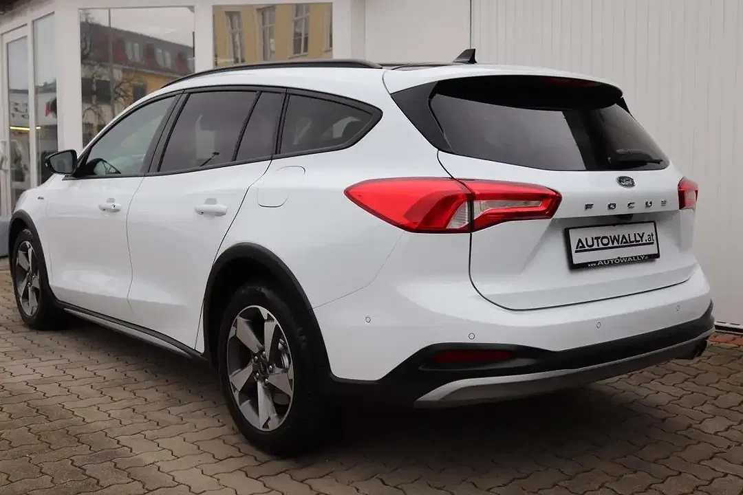 Ford Focus - Thumbnail 2