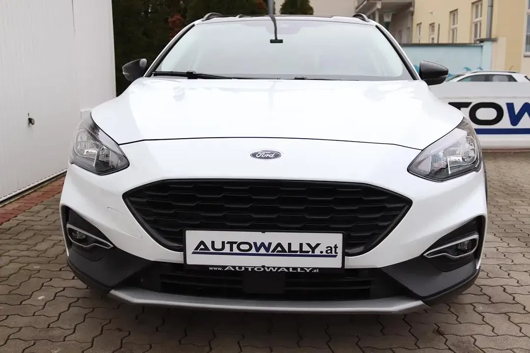 Ford Focus - Thumbnail 4