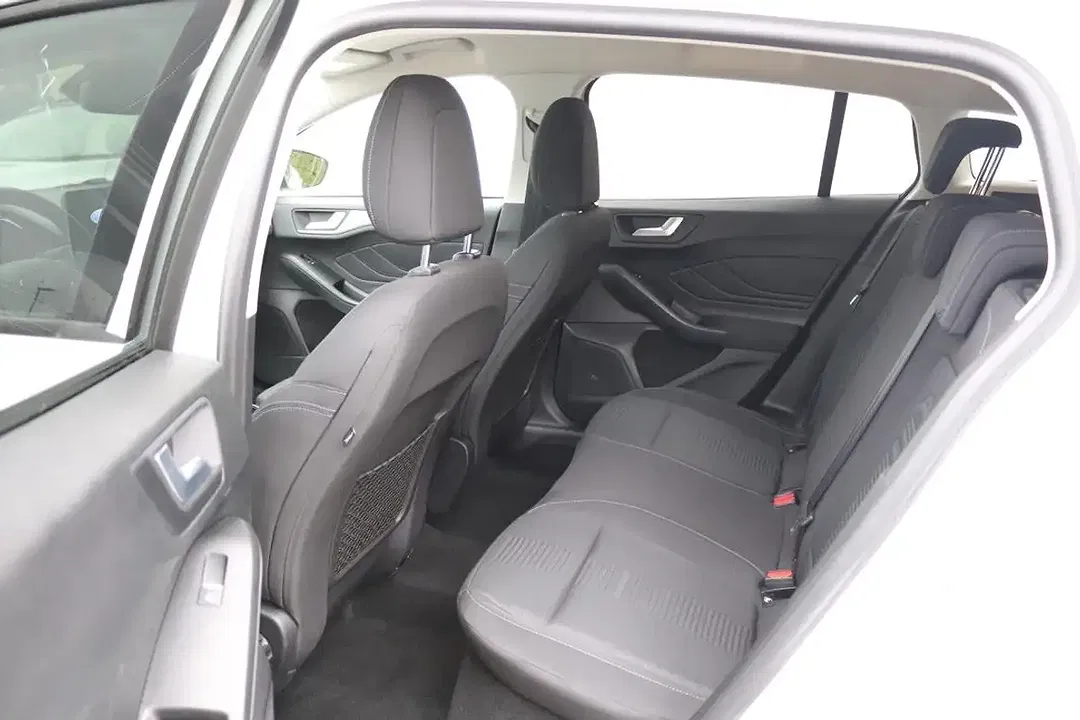 Ford Focus - Thumbnail 7