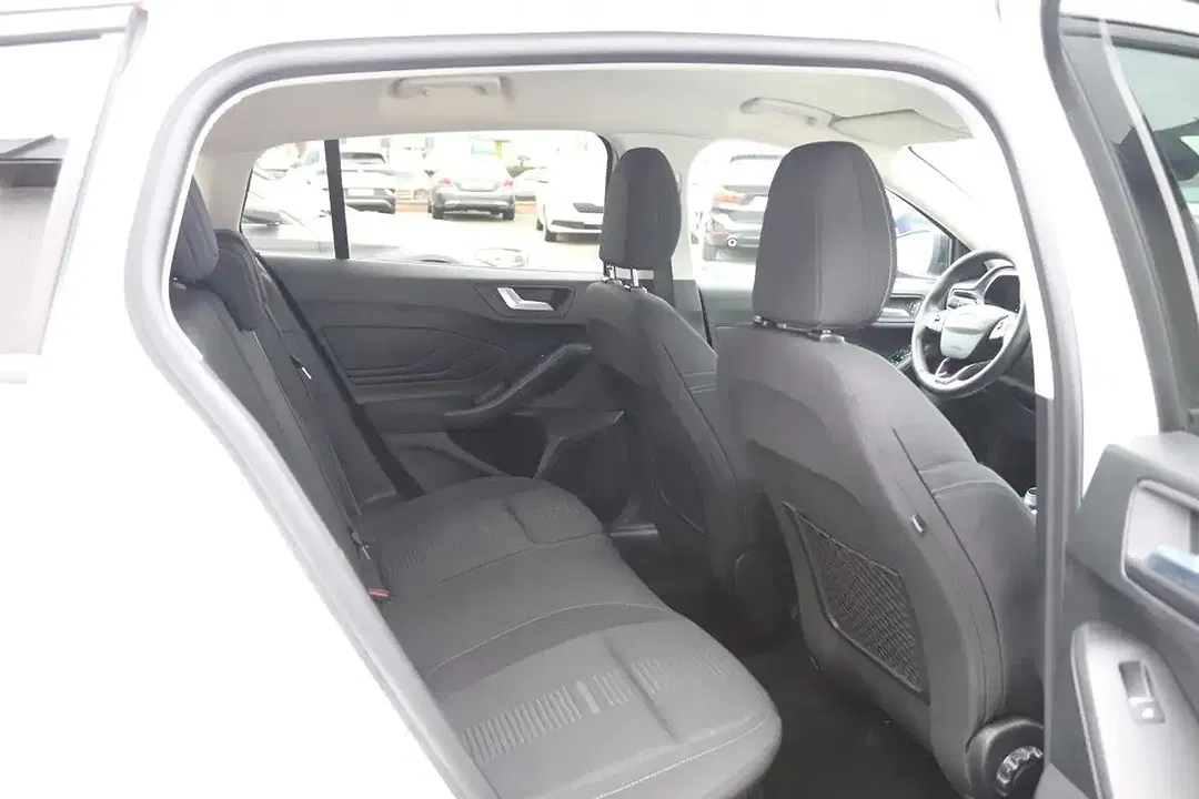 Ford Focus - Thumbnail 8