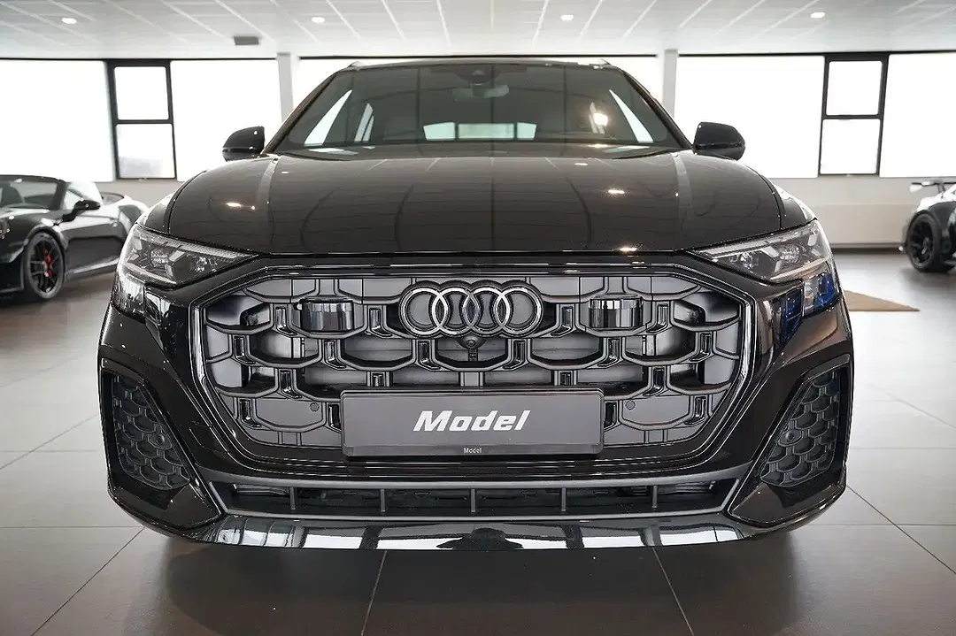Audi Q8 - Thumbnail 3